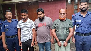রবীন্দ্র বিশ্ববিদ্যালয়ের ছাত্রীকে শ্লীলতাহানি ও প্রতারণার অভিযোগে গ্রেপ্তার ৩