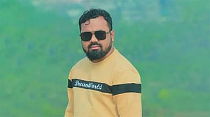 বিনামূল্যে মদ না পেয়ে পেট্রোলের আগুনে দগ্ধ দোকান কর্মচারীর মৃত্যু