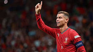 রোনালদোকে তুলে নেওয়ার কারণ ব‍্যাখ‍্যা করলেন পর্তুগাল কোচ