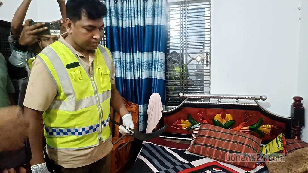 নাটোরে শিশুর আঙুল কেটে ফেলার অভিযোগে স্ত্রীসহ কনস্টেবল গ্রেপ্তার