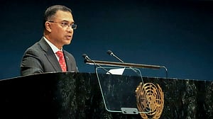 দেশের পথে প্রধানমন্ত্রী