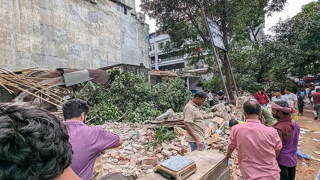 মিরপুরে এনজিওর স্বাস্থ্যকেন্দ্র গুঁড়িয়ে দেওয়ার ঘটনায় ৪ জন গ্রেপ্তার
