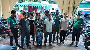 বরিশালে ‘গোপন বৈঠক’ থেকে আওয়ামী লীগের ১২ নেতাকর্মীকে আটক