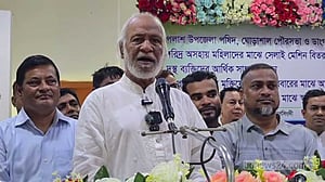 একটি গোষ্ঠী মিথ্যাচার চালাচ্ছে: মঈন খান