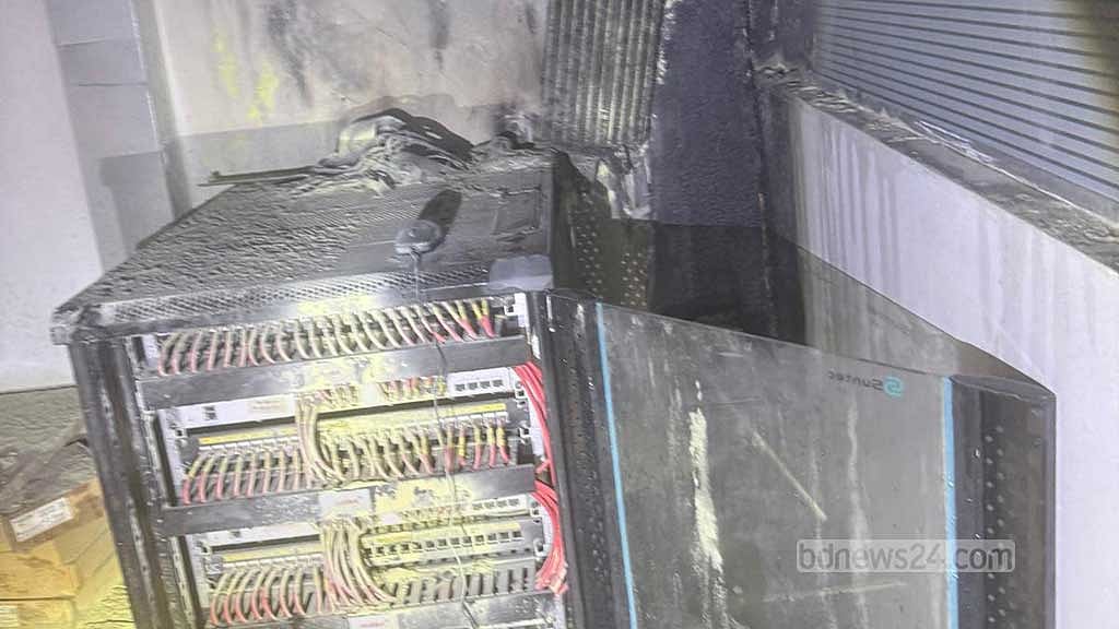 আধঘণ্টা পর নিভেছে বনানীর বহুতল ভবনের আগুন
