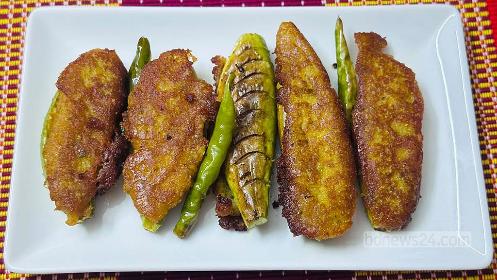 মসুর ডালে মচমচে পটল ভাজা