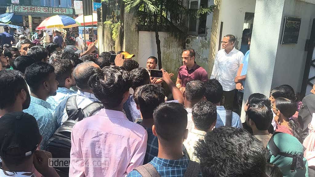 প্রাথমিকে সহকারী শিক্ষক: সুনামগঞ্জে নিয়োগপত্র বঞ্চিতদের বিক্ষোভ
