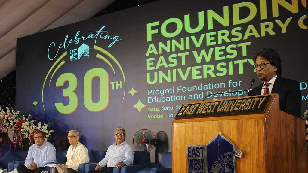 ইস্ট ওয়েস্ট বিশ্ববিদ্যালয়ের ৩০তম প্রতিষ্ঠাবার্ষিকী উদযাপন