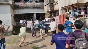 কুমিল্লা বিশ্ববিদ্যালয়ে লাইব্রেরিতে বসা নিয়ে সংঘর্ষ, আহত ১০