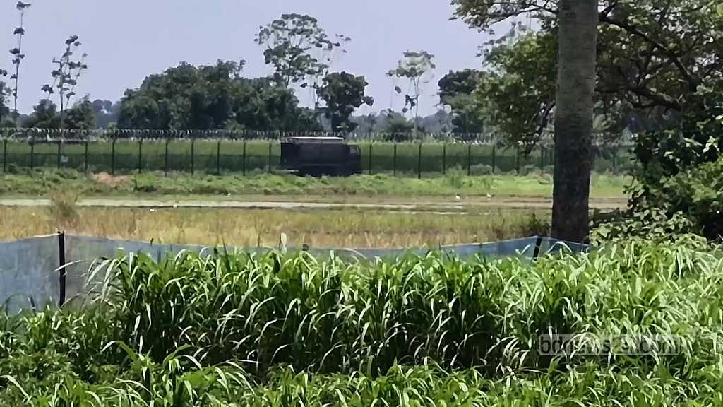 ঝিনাইদহ সীমান্তে একজনকে ঠেলে দেওয়ার চেষ্টা প্রতিহত করল বিজিবি