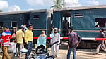 লালমনিরহাটে বগি ফেলে চলে গেল ট্রেনের ইঞ্জিন, মহাসড়কে যানজট