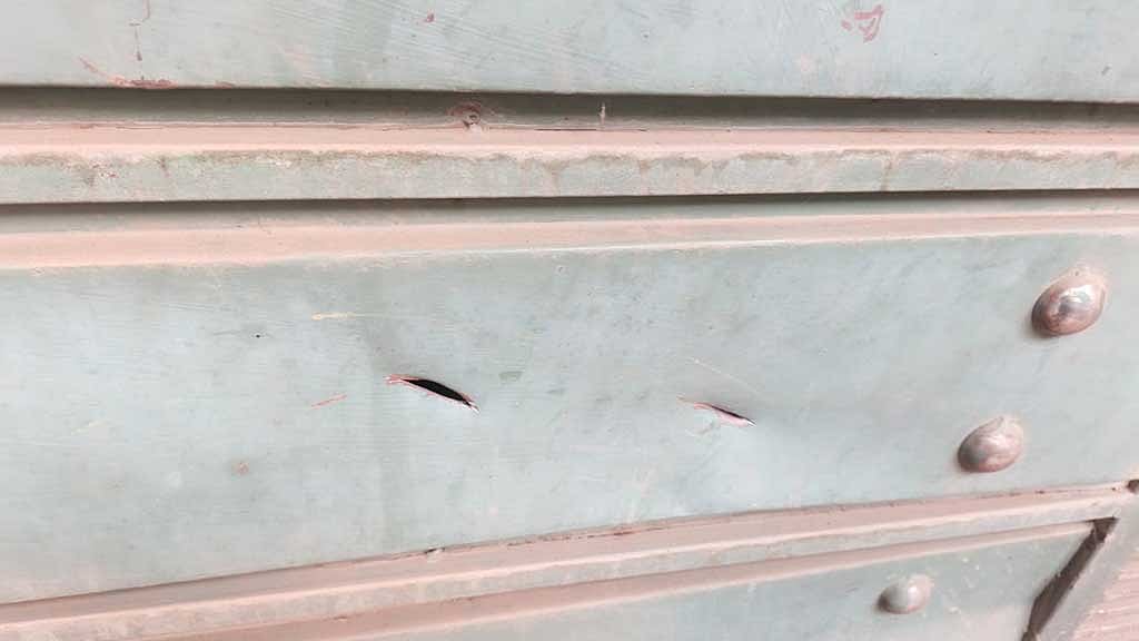 আদাবরে জমি নিয়ে বিরোধে ভবনে হামলা, গেটে চাপাতির কোপ