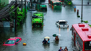 ব্যাংককে কমছে বন্যার পানি
