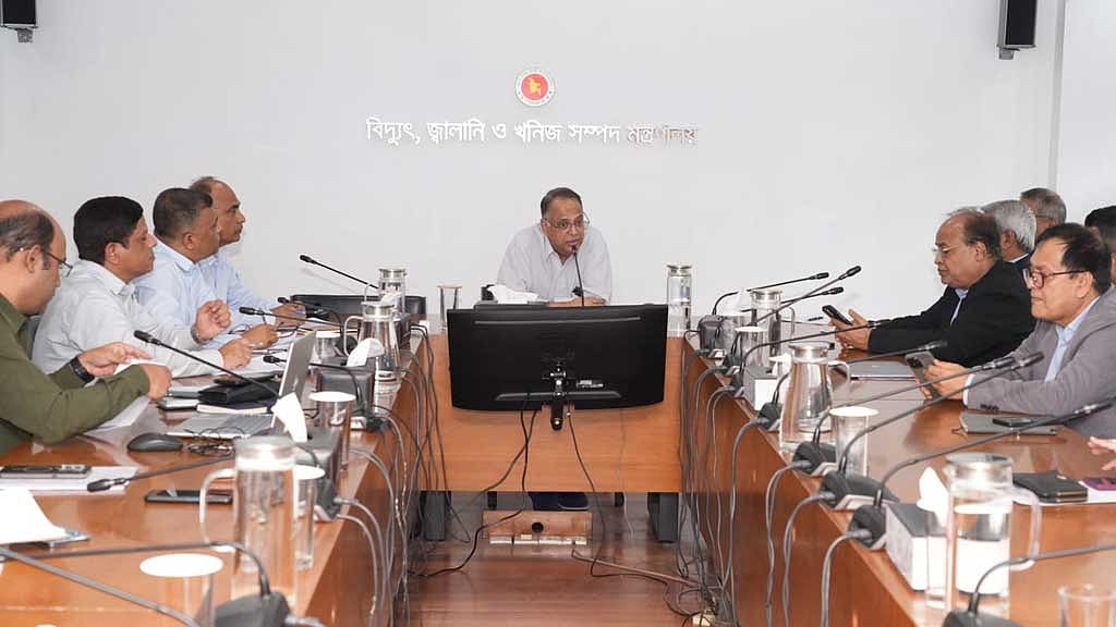 এলপিজি সংকট নেই দাবি অপারেটরদের, সরবরাহে ঘাটতি না রাখতে মন্ত্রীর সতর্কতা