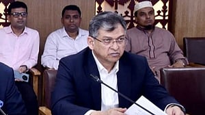 সাংবাদিক গ্রেপ্তারের আগে আদালতের অনুমতির প্রস্তাব যুক্তিযুক্ত: স্বরাষ্ট্রমন্ত্রী