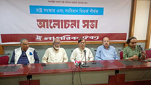 সংবিধান সংস্কারে গায়ের জোর ভালো হবে না: মান্না
