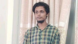 ছাত্রলীগ নেতার পোস্টে ‘রিঅ্যাক্ট’, চবি ছাত্রকে পিটিয়ে পুলিশে দিল ছাত্রশিবির
