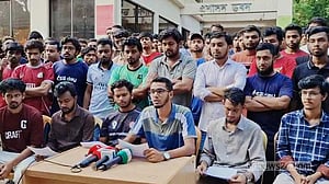 সিলেট ইঞ্জিনিয়ারিং কলেজে আন্দোলন চলবে, ক্যাম্পাস ছাড়তে পারবেন না শিক্ষকরা