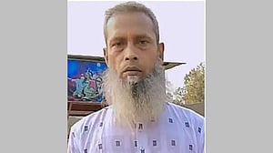 মেয়ের বিয়ের বাজার নিয়ে ফেরার পথে প্রাণ গেল বাবার