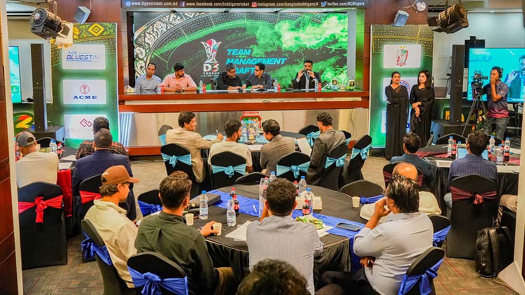 দেশের ক্রিকেটে প্রথম ‘ম্যানেজমেন্ট ড্রাফট’: ডি থ্রি ট্রফির ছয় দল পেল কোচিং স্টাফ