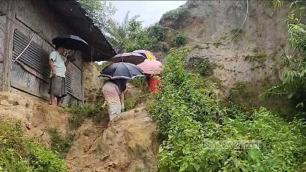 ৫ জেলায় অতি বর্ষণের আভাস, ভূমিধসের সতর্কবার্তা