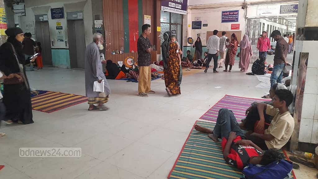 স্বাস্থ্যমন্ত্রীর নির্দেশের পরও বদলায়নি চিত্র, ময়লা-দুর্গন্ধে ওসমানী হাসপাতালে ভোগান্তি