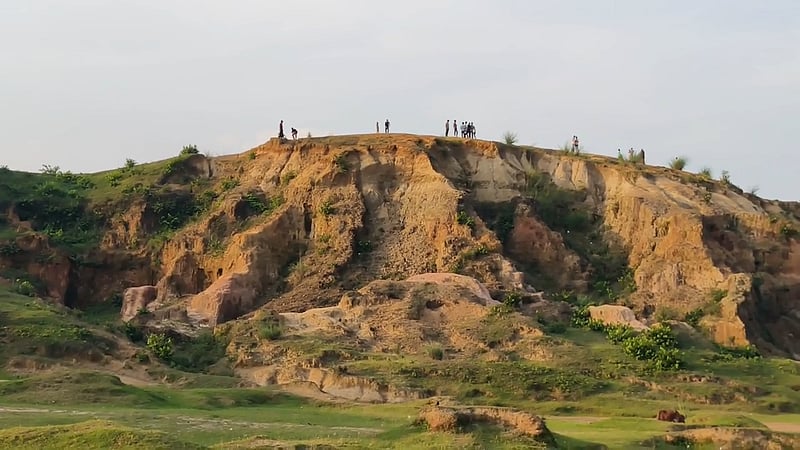 ছাতকের লাল পাহাড়