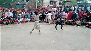 হারাতে বসেছে ঐতিহ্যবাহী লাঠিখেলা