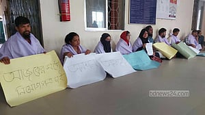 ‘কাফনের কাপড় নিয়ে বসেছি, মরব তবু নিয়োগপত্র ছাড়া ফিরব না’