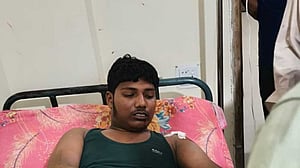 ফোন যাচাইয়ের কথা বলে ইমামকে পিটিয়ে আইফোন ‘ছিনতাই’