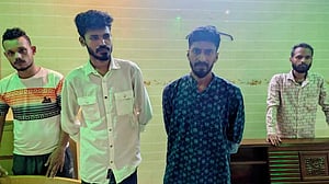 বাংলাদেশ কৃষি বিশ্ববিদ্যালয়ের গেস্ট হাউসে ইয়াবাসহ আটক ৪