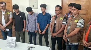 গ্রাহকের আঙুলের ছাপ ‘ক্লোন’ করে তোলা সিম যেত অপরাধীদের হাতে, গ্রেপ্তার ৩