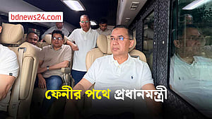 নানাবাড়ির জেলা ফেনীর পথে তারেক রহমান