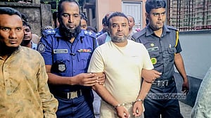 বগুড়ায় হাতকড়া পরে মায়ের জানাজায় আওয়ামী লীগ নেতা