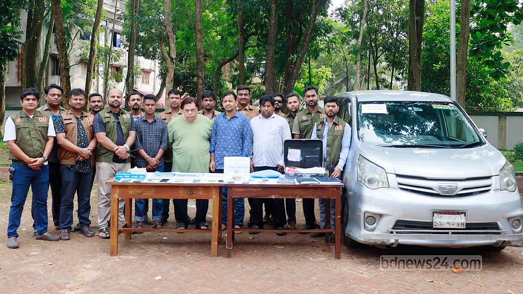 মৌলভীবাজারে কথিত সীমানা পিলার-কয়েন দেখিয়ে কোটি টাকা আত্মসাৎ, গ্রেপ্তার ৪