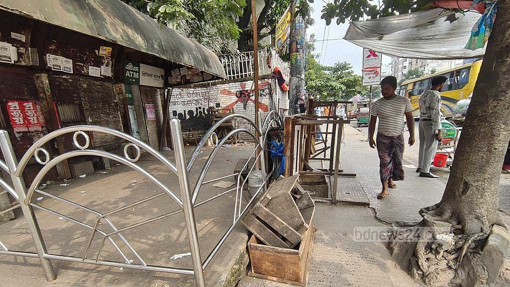 মিরপুরে উচ্ছেদ অভিযান: হকাররা দোকানও বসায়নি, সরেও যায়নি