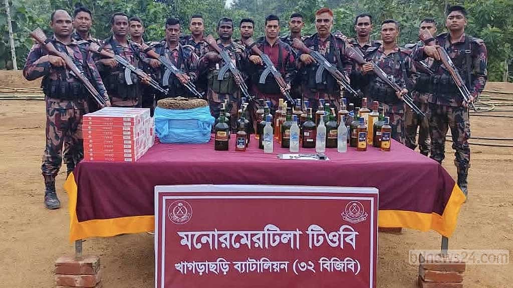 খাগড়াছড়িতে পরিত্যক্ত ৫টি বস্তা থেকে বিদেশি পিস্তল, গুলি ও মদ জব্দ