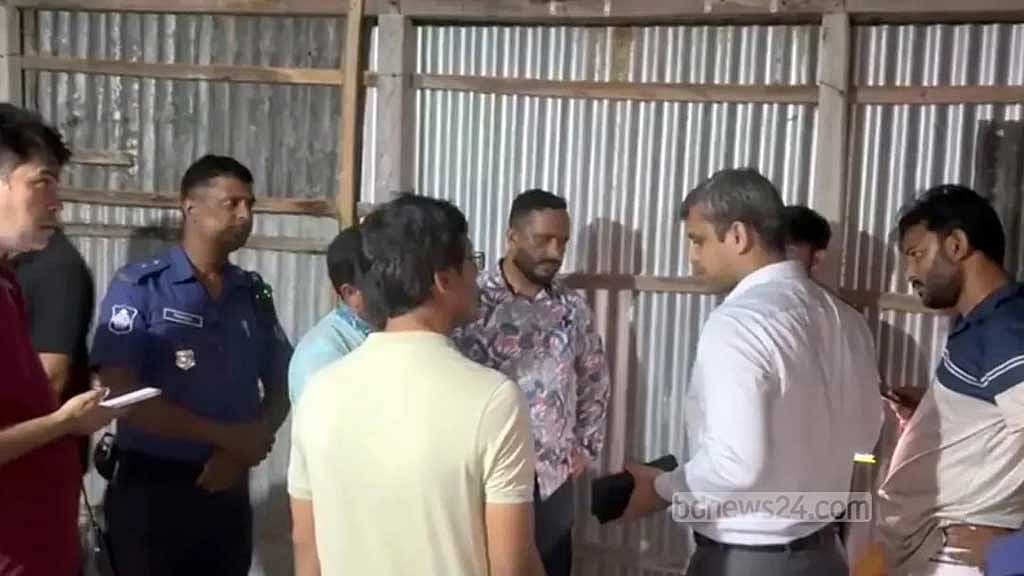 অবৈধভাবে সার মজুদ: সিরাজগঞ্জে জামায়াত নেতাকে ২৫ হাজার টাকা জরিমানা
