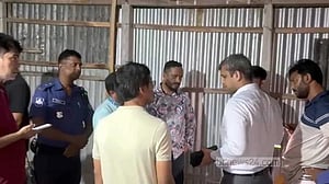 অবৈধভাবে সার মজুদ: সিরাজগঞ্জে জামায়াত নেতাকে ২৫ হাজার টাকা জরিমানা