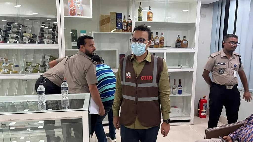 শুল্কমুক্ত মদ ‘অবৈধ গুদামে’, সালমান মুক্তাদিরের শ্বশুরের ৪ গুদাম সিলগালা