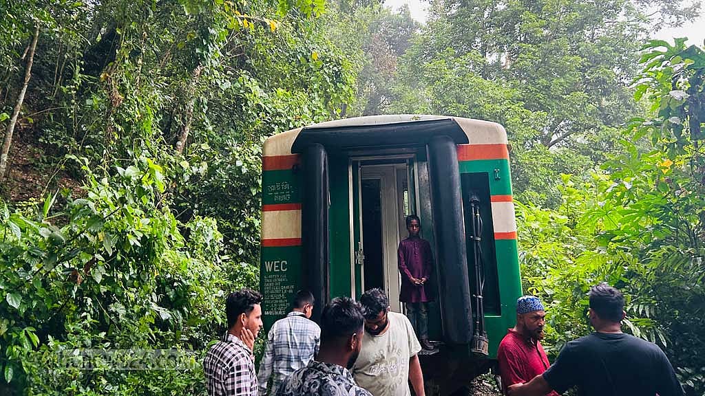 লাউয়াছড়ায় ‘পাহাড়িকা এক্সপ্রেসের’ বগি বিচ্ছিন্ন: ৩ ঘণ্টা পর ট্রেন চলাচল স্বাভাবিক