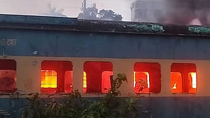 চট্টগ্রামে ট্রেনের পরিত্যক্ত বগিতে আগুন