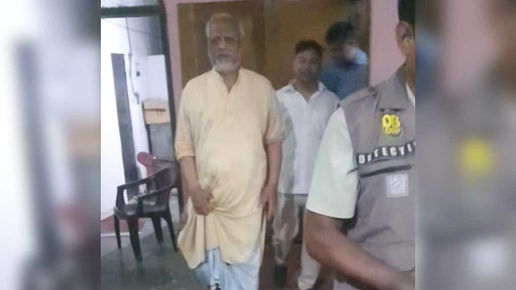 শাহজালালের ইডিকে হুমকি: জামায়াতের আখতারুজ্জামান গ্রেপ্তার