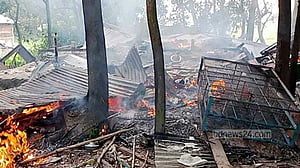 ডোবায় মিলল নিখোঁজ শিশুর বস্তাবন্দি লাশ, প্রতিবেশীর বাড়িতে অগ্নিসংযোগ