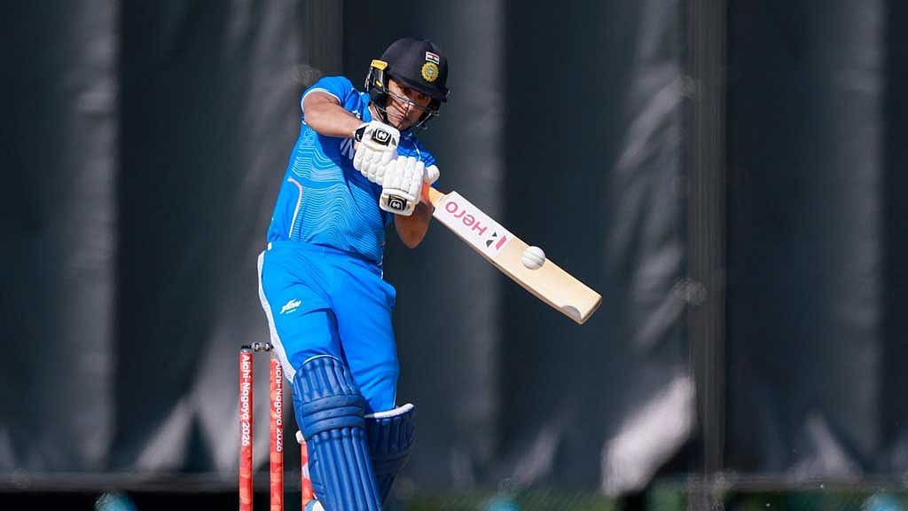 ছক্কার কীর্তিতে গেইলকে ছাড়িয়ে রাসেলের পেছনে আভিশেক