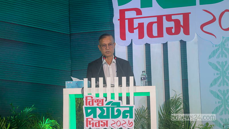 বাংলাদেশ-চীন মৈত্রী সম্মেলন কেন্দ্রে পর্যটন পুরস্কার বিতরণ ও সাংস্কৃতিক অনুষ্ঠানে উপস্থিত ছিলেন বাংলাদেশ পর্যটন করপোরেশনের চেয়ারম্যান মো. সামীমুজ্জামান। ছবি: আব্দুল্লাহ আল মমীন