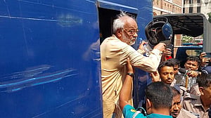 হেলমেট ছুঁড়ে ফেলে আখতারুজ্জামান বললেন ‘কেন আমি হেলমেট পরব’