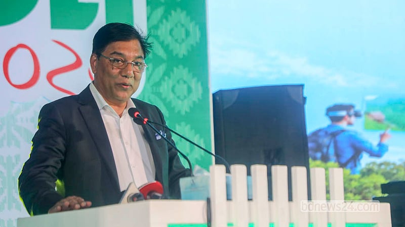 বাংলাদেশ-চীন মৈত্রী সম্মেলন কেন্দ্রে শনিবার বিশ্ব পর্যটন দিবসের অনুষ্ঠানে উপস্থিত ছিলেন বেসামরিক বিমান পরিবহন ও পর্যটন মন্ত্রী রশিদুজ্জামান মিল্লাত।&amp;nbsp; ছবি: আব্দুল্লাহ আল মমীন