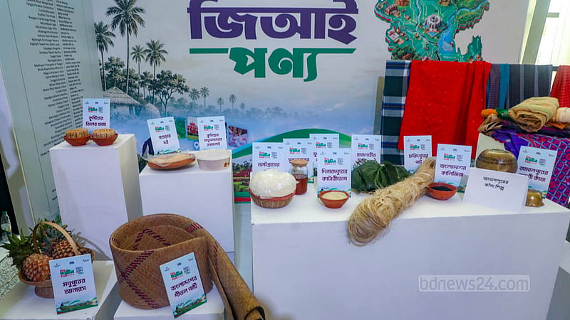 বিশ্ব পর্যটন দিবস উদযাপনের অংশ হিসেবে শনিবার বাংলাদেশ-চীন মৈত্রী সম্মেলন কেন্দ্রে ছিল বিভিন্ন স্টল। &amp;nbsp;&amp;nbsp;ছবি: আব্দুল্লাহ আল মমীন