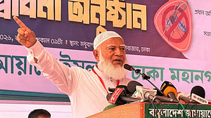 ঢাকায় জামায়াতের দুই মেয়র প্রার্থীকে ‘পরিচয়’ করিয়ে দিলেন আমির